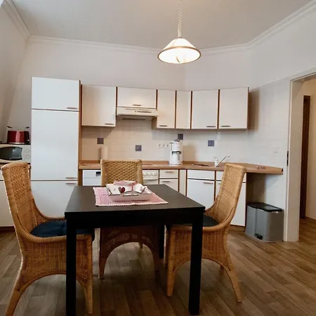 Wilhelma Strandallee 146 Wilhelma 21 *