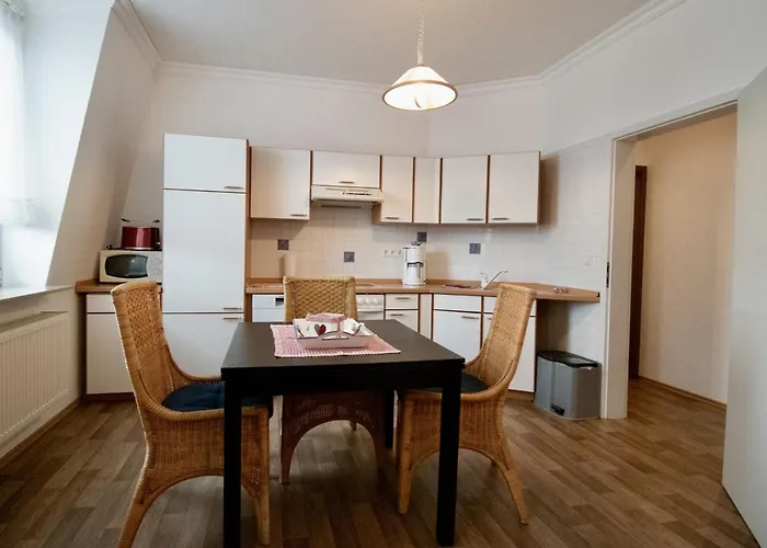 Wilhelma Strandallee 146 Wilhelma 21 *